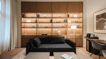 Deluxe Suite with Spa Access | Zimmersafe, Verdunkelungsvorhänge, kostenloses WLAN