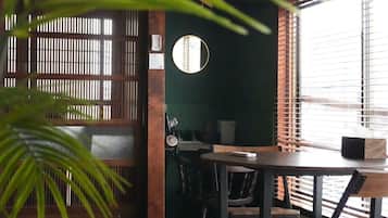 Room | 1 bedroom, individually decorated, desk, bed sheets
