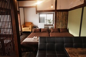 Habitación | Decoración individual, escritorio, ropa de cama