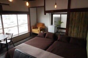 Room | Individually decorated, desk, bed sheets - SYMPOSION Locanda (Kamakura)