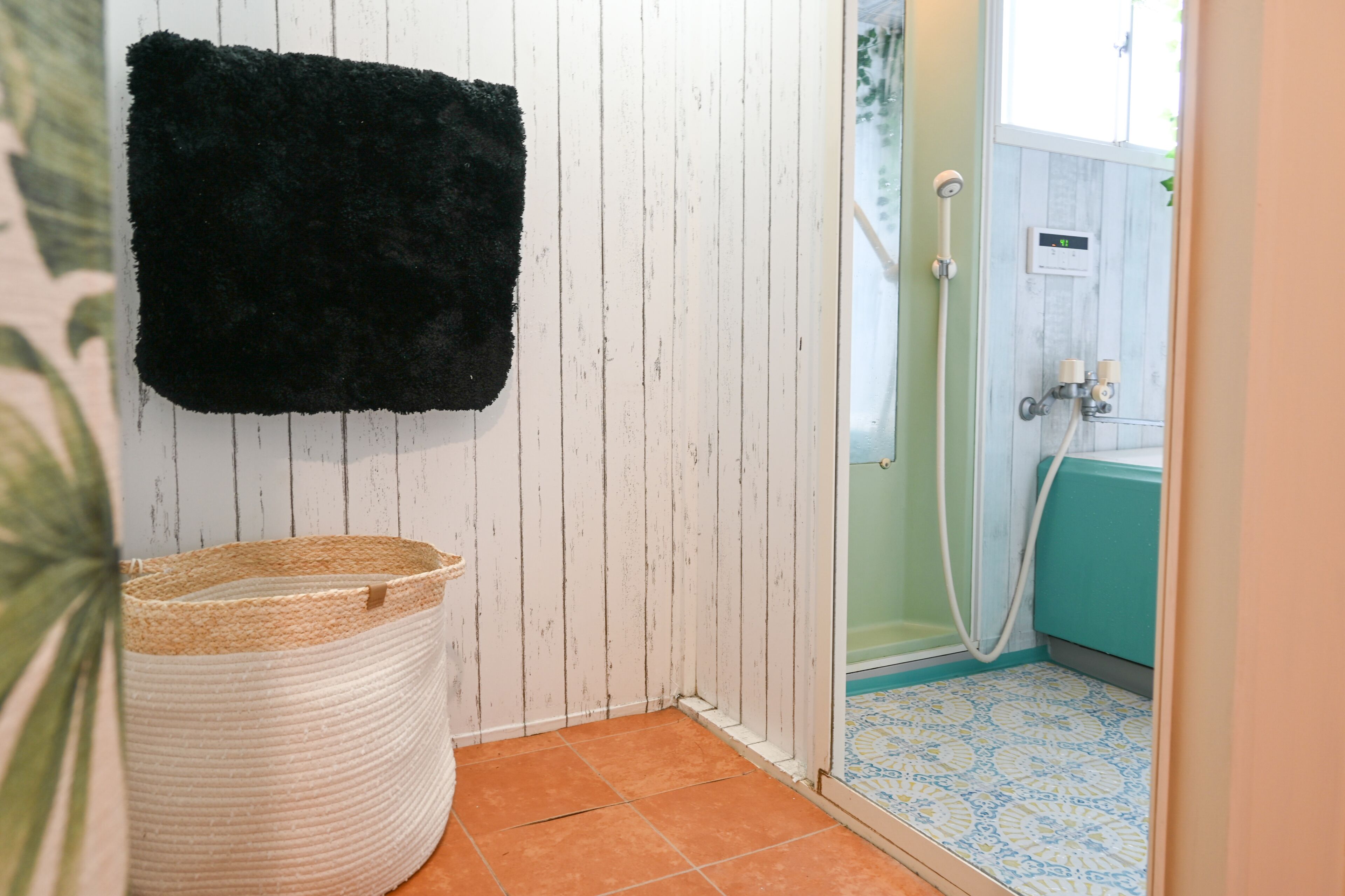 Ensemble douche/baignoire, baignoire relaxante profonde, sèche-cheveux