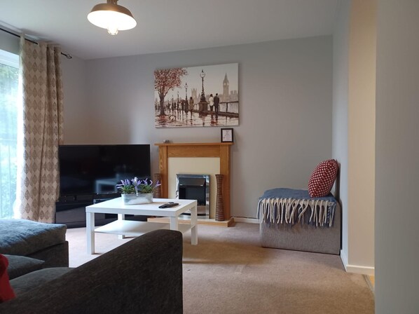 Business Apartment | Living area | 55-inch Smart TV with digital channels, fireplace, Netflix