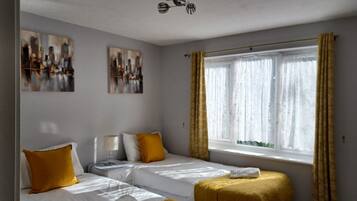 Business Apartment | 2 bedrooms, hypo-allergenic bedding, individually decorated