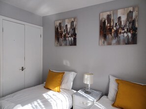 Business Apartment | 2 bedrooms, hypo-allergenic bedding, individually decorated - White Door Malt - Huku Kwetu (Dunstable)