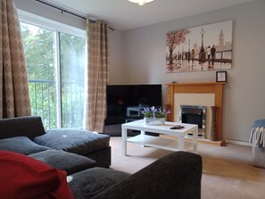 Business Apartment | Living area | 55-inch Smart TV with digital channels, fireplace, Netflix