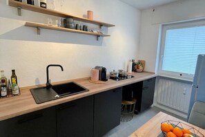 Fridge, microwave, stovetop, dishwasher - Salier Blue, Zentrum Karlsruhe, Schick und Modern! (Karlsruhe)