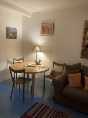 Interior - Appartement Deux Pièces Cuisine Très Bien Situé sur une Butte Très Calme (Paris)