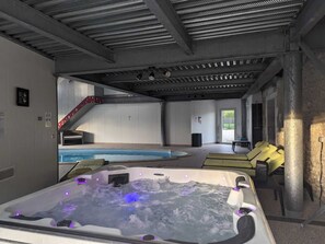 Indoor pool, a heated pool - Le Petit Villeneuve, Gîte 15 p Proche Zoo de Beauval et Châteaux de la Loire (Saint-Georges-sur-Cher)