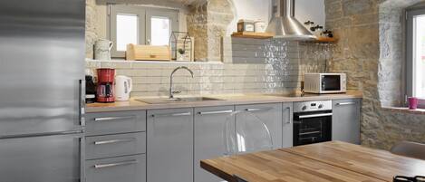 Mikrowelle, Ofen, Herdplatte, Geschirrspüler