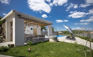 Outdoor dining - Villa Duda Privater Pool, 4 Schlafzimmer, 3 Badezimmer, Haustierfreundlich (Momjan)