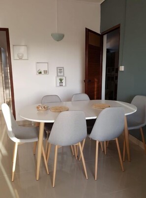 Enjoy meals in this dining area with a round table and six chairs.