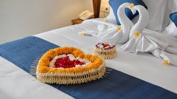 Deluxe Room | 1 bedroom, minibar, free WiFi, bed sheets