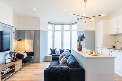 Crescent Apartments-Newport City Centre