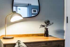 经典公寓, 城市景观 | 1 多间卧室、特色装修、特色家居、办公桌