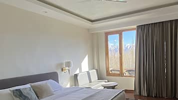Deluxe Double or Twin Room | Premium bedding, pillow-top beds, in-room safe, desk