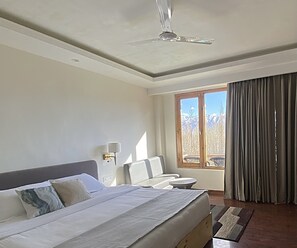 Deluxe-Doppel- oder -Zweibettzimmer | Hochwertige Bettwaren, Pillowtop-Betten, Zimmersafe, Schreibtisch