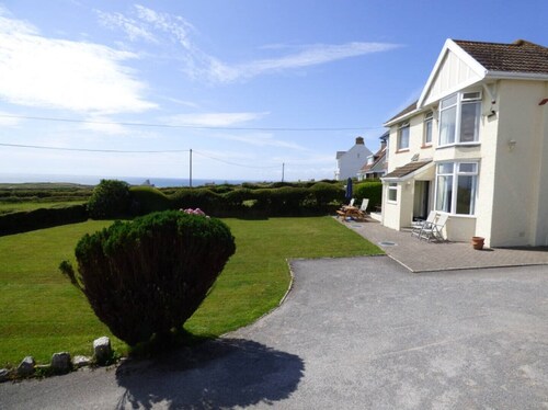 Croeso i Faircroft 5 star self-catering for 2 people with sea views in Rhossili.