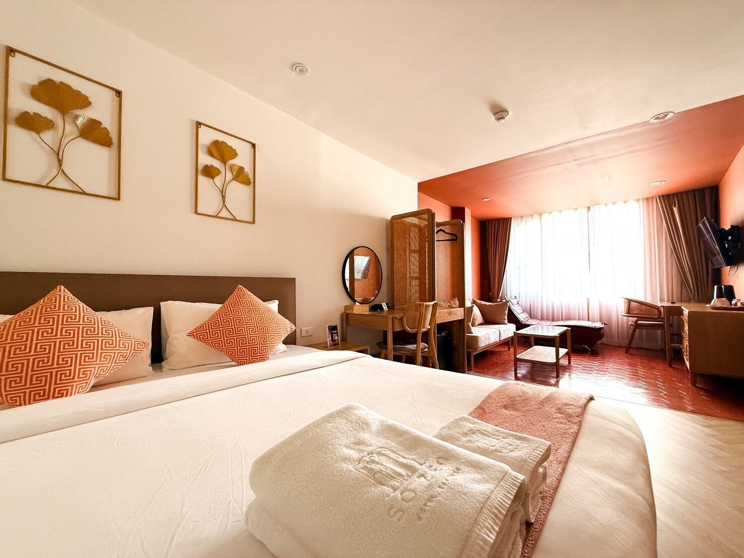 Premier Room, 1 King Bed, Non Smoking | In-room safe, individually decorated, individually furnished, desk