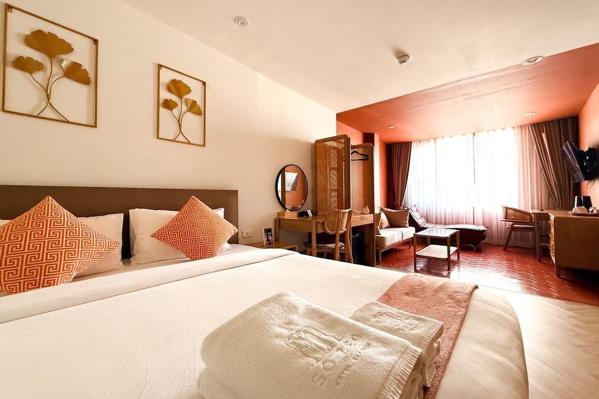 Chambre Premier, 1 très grand lit, non-fumeur | Coffre-fort, bureau, accès au Wi-Fi (inclus), décor unique