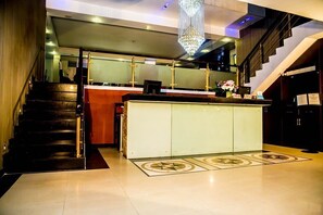 Check-in-/Check-out-Schalter