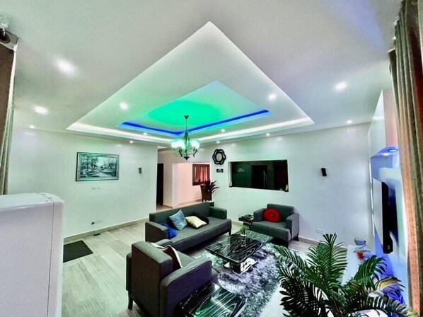 1 bedroom, free minibar items, in-room safe, individually decorated - 908 Apartments (Abuja)