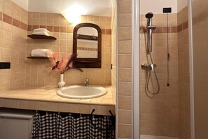 Shower, hair dryer, bidet, towels - LORY LOFT with Lake view Balcony (Argegno)