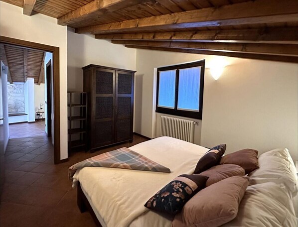 1 habitación, wifi y ropa de cama