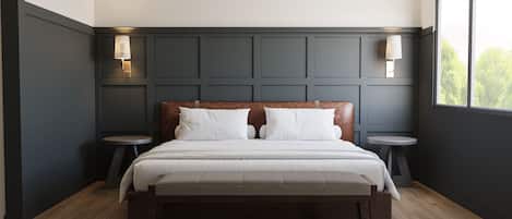 Signature Room | Desk, free WiFi, bed sheets