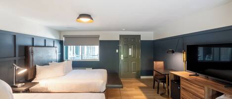 書桌、免費 Wi-Fi、床單