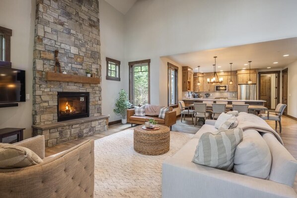 TV - Suncadia Golf Course View 4 Bdrm Home (Cle Elum)