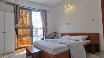 3 bedrooms, iron/ironing board, free WiFi, bed sheets