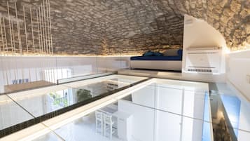 Deluxe Duplex | 1 bedroom, premium bedding, down comforters, in-room safe