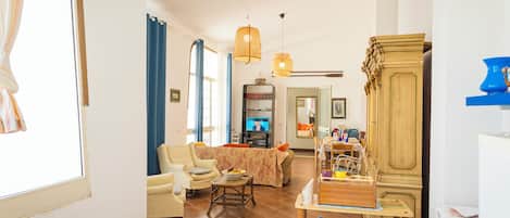 Télévision de 21 pouces avec chaînes par câble