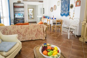 21-inch TV with cable channels - Villetta Sirena Near The Beach (Nardò)