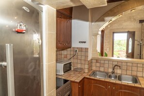 Deluxe Villa, Sea View | Private kitchen