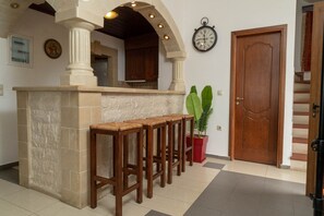 Deluxe Villa, Sea View | Private kitchen | Fridge, microwave, oven, stovetop - villa Gregory (Chania)