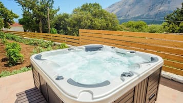 Bain à remous extérieur