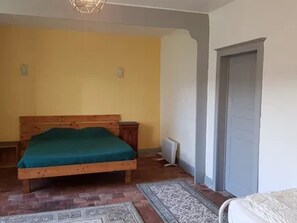 2 bedrooms, bed sheets