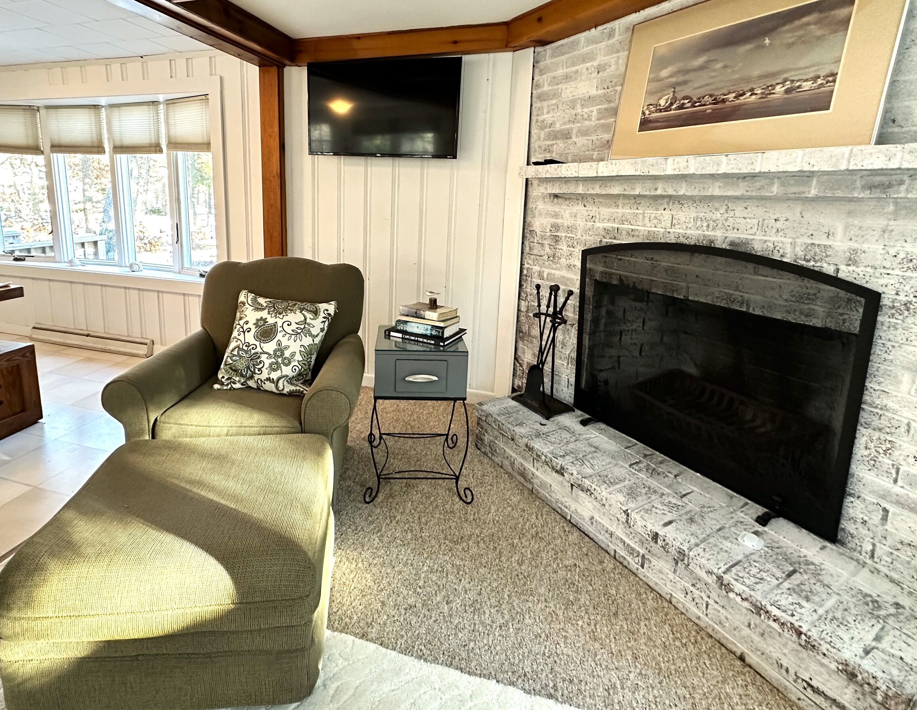 Smart TV, fireplace