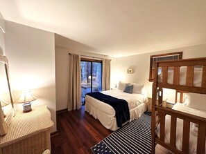 3 bedrooms, desk, iron/ironing board, free WiFi - Ebb Tide~3b/2b and dog friendly for 2-10 (Wellfleet)