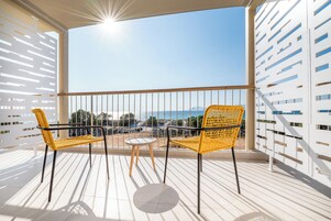 Premium Double Room, Sea View | In-room safe, desk, blackout drapes, soundproofing