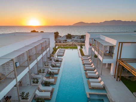 Fachada de la propiedad. Paralos Kyma Dunes Adult Only