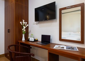 Family Quadruple Room | Premium bedding, down comforters, minibar, desk - Catba Hong Kong Hotel (Hai Phong)