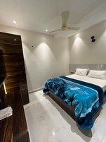 Standard Room | Soundproofing, free WiFi, bed sheets