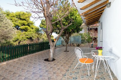 Coral Cottage House by A&D Properties