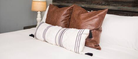 2 bedrooms, desk, iron/ironing board, travel cot