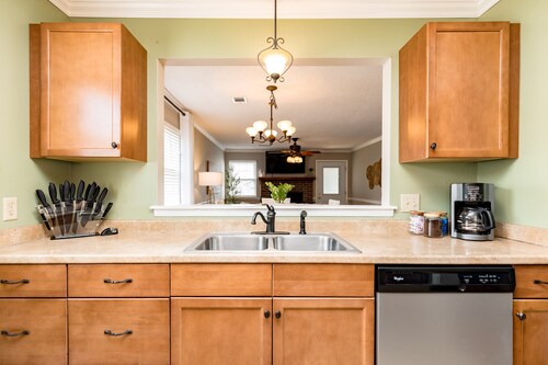 Stylish 2BR Townhome | Pet Friendly Fenced Yard