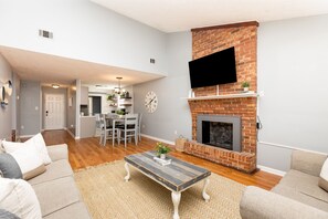 Smart TV, fireplace