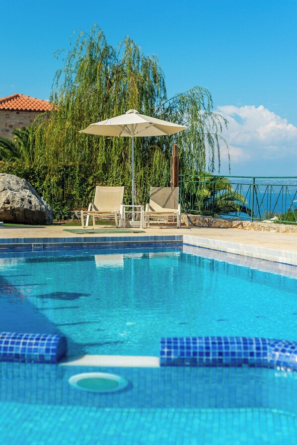 Outdoor pool - Villa Calliope St George Retreat BY APOKORONAS-VILLAS (Vamos Chania)