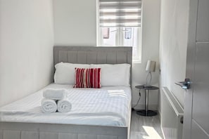 2 slaapkamers, een strijkplank/strijkijzer, gratis wifi, beddengoed